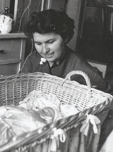 Růžena Bartůňková se synem Ladislavem v roce 1953