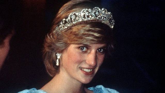 Princezna Diana v modrých šatech