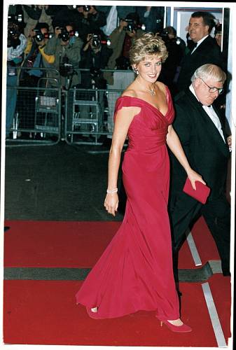 V roce 1992 Diana dorazila na královskou charitativní premiéru filmu Just Like A Woman.