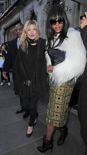 Kate Moss a Naomi Campbell společně poobědvaly po Burberry fashion show v roce 2015.