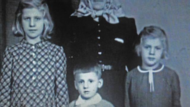 Ferdinand Korbel s maminkou a sestrami