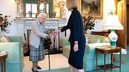 Poslední královnino oficiální setkání z pondělí 5. září, kdy jmenovala novou britskou premiérku Liz Truss.