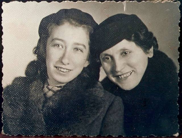 Magdalena Horetzká s matkou v roce 1941