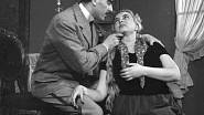 Raoul Schránil v divadelním představení Morálka paní Dulské.
