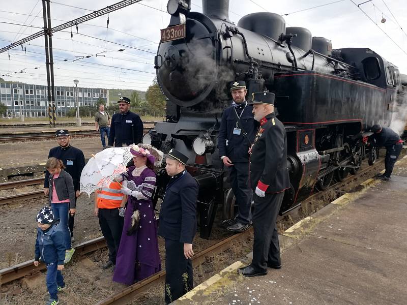 Mezi Mostem a Chomutovem jezdil historický vlak na počest 150 let železnice