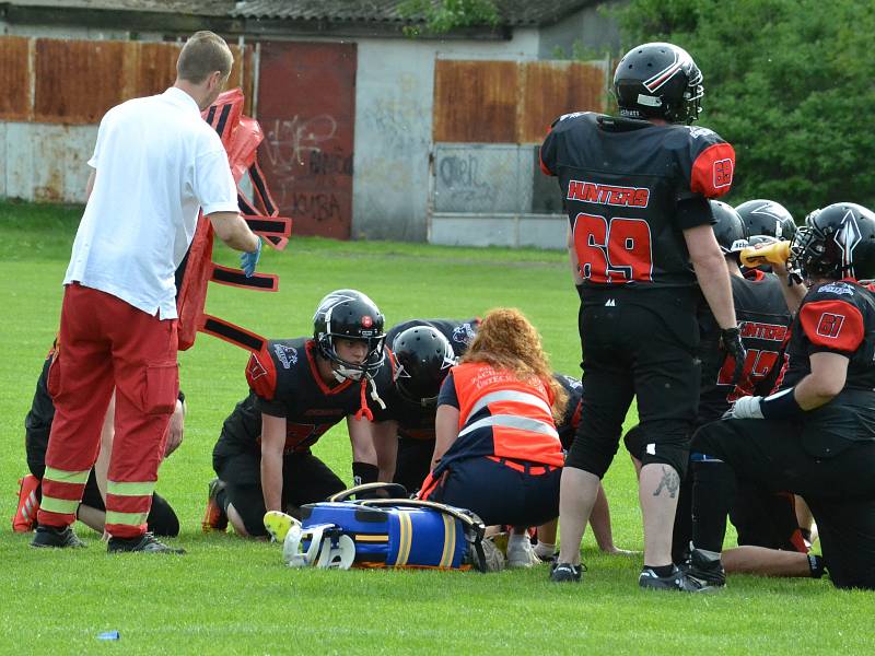 Most Hunters (v černých dresech) a Liberec Titans.