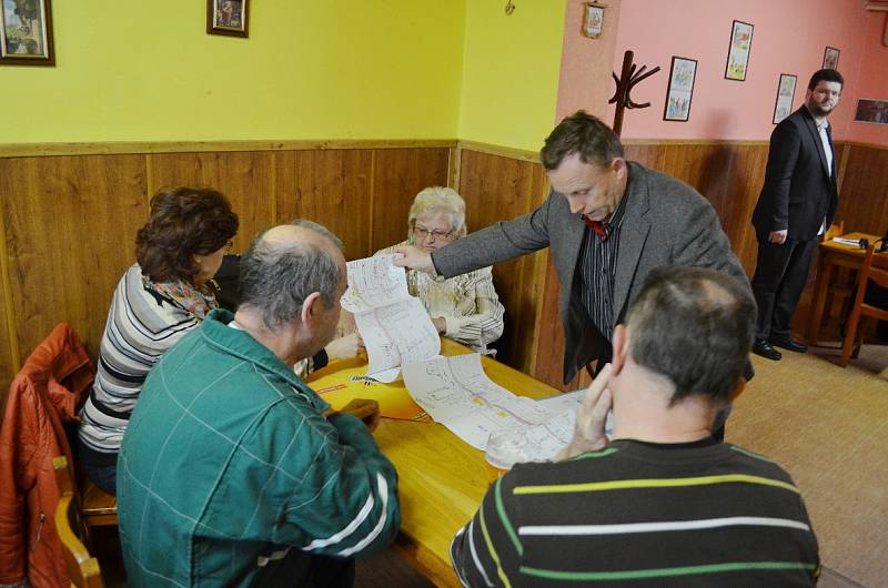 Veřejné projednávání návrhu postavit protihlukovou zeď v Mostě v Rudolicích.