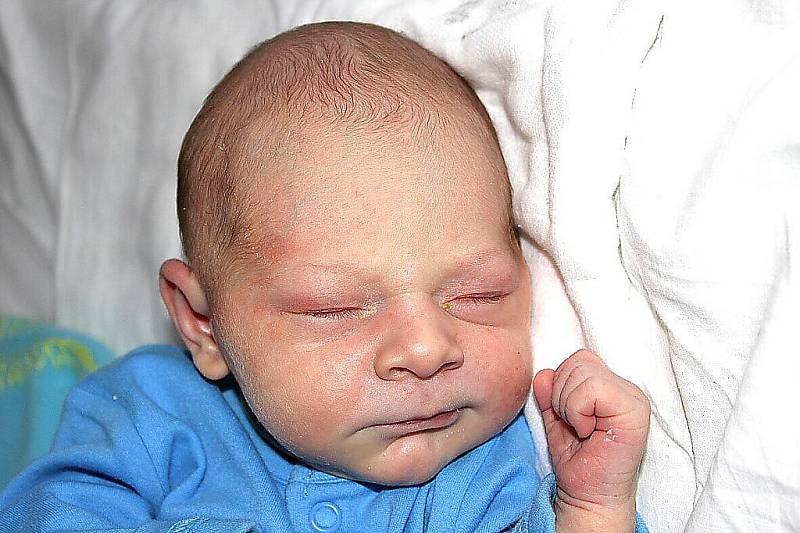 Mamince Markétě Englické z Meziboří se 8. prosince ve 22.30 hodin narodil syn Petr Englický. Měřil 51 centimetrů a vážil 3,37 kilogramu.