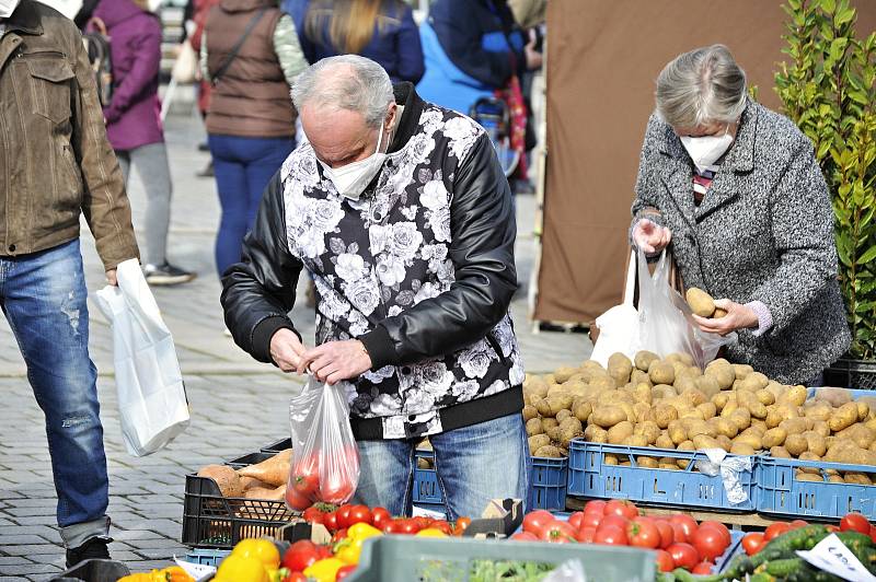 Farmářský trh na 1. náměstí v Mostě v sobotu 24. dubna.