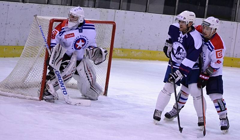 Most slavil v play out první výhru. Porazil Třebíč 3:0.