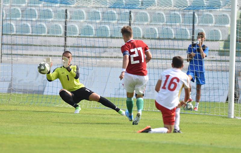 Souboj reprezentací U18 Makedonie a Maďarska na Fotbalovém stadionu Josefa Masopusta v Mostě.