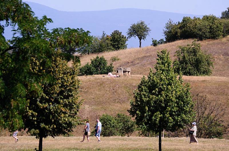 Zatímco mostecký park Hrabák od 90. let pustne, park Šibeník je udržovaný