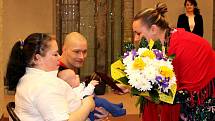 Přivítání Davídka, prvního letošního Mostečánka, který se narodil 1. ledna. Slavnostní setkání se konalo na magistrátu