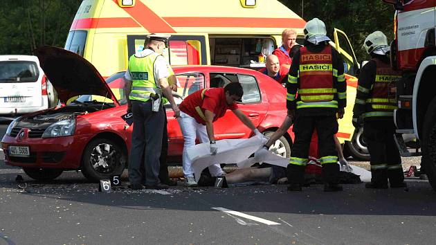 Motorkář střet s osobním autem nepřežil