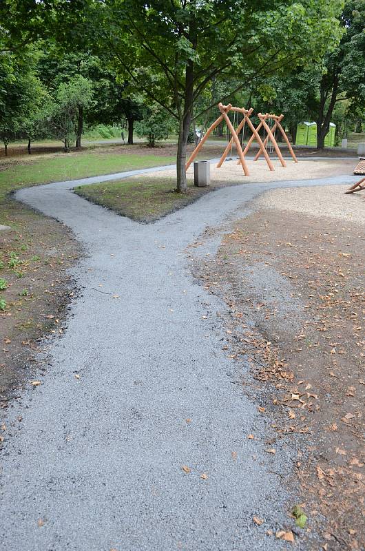 Mostecký Funpark na Šibeníku se během měsíčního provozu vylepšil. Největší změnou jsou upravené cesty.