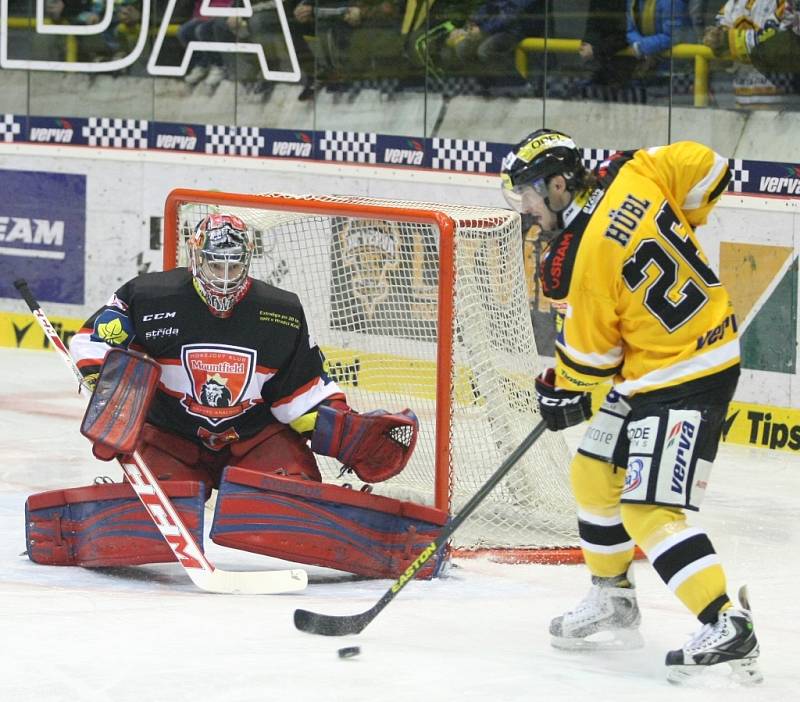 Litvínov (ve žlutém) versus Hradec Králové.