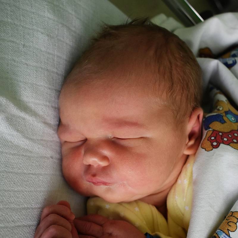Jonáš Ptáček se narodil Veronice Ptáčkové z Kladrub 17. května 2022 v 10,14 hodin v teplické porodnici. Měřil 51 cm, vážil 4,15 kg.