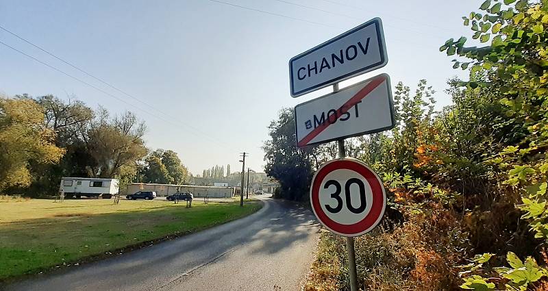 Víska Chanov.