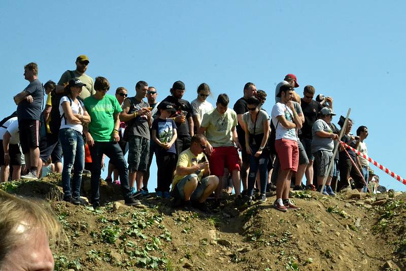 V Horním Jiřetíně se v sobotu opět konala Trucktrial show, spojená s Rockovým fesťáčkem.