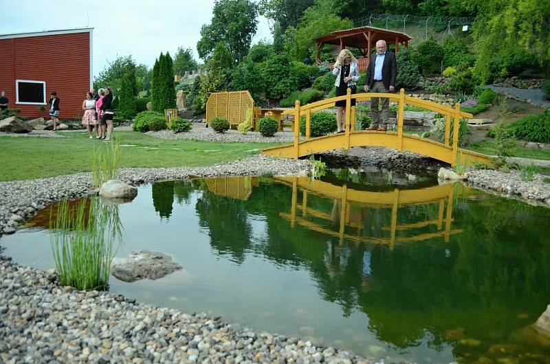 Věznice Bělušice představila okrasnou zahradu pro setkávání vězňů s jejich rodinami.