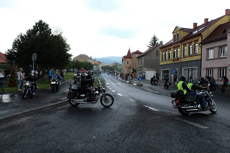 Město Lom poprvé uspořádalo memoriál amerického pilota – stíhače Johna Halsteada Bankse III.