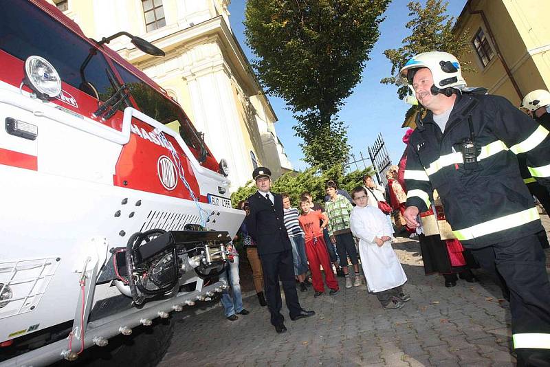 Hasiči nechali svou tatrovku pokřtít na Bertu