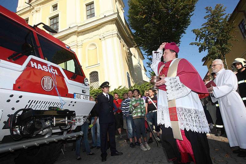 Hasiči nechali svou tatrovku pokřtít na Bertu