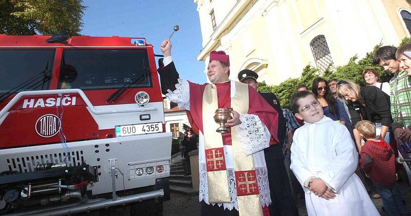 Hasiči nechali svou tatrovku pokřtít na Bertu