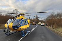 Dopravní nehoda dvou osobních aut u Korozluk. Na místě zasahovala také Letecká záchranná služba.