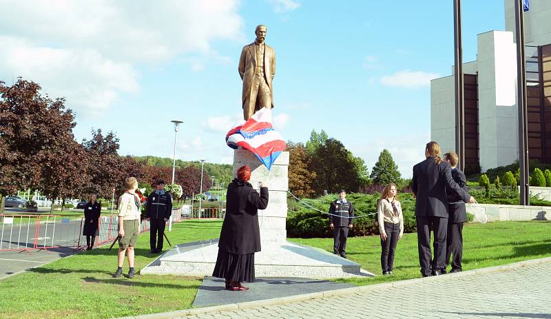 Takhle vypadalo slavnostní odhalení sochy T. G. Masaryka v Mostě.