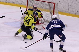 Třetí zápas předkola play off II. hokejové ligy Mostečtí Lvi - Kobra Praha.