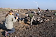 Archeologické naleziště Nesvětice. Výzkum lokality s pohřebištěm a vesnicí byl přerušen 29. října 2021, na jaře 2022, po zimní pauze, budou práce v terénu obnoveny.