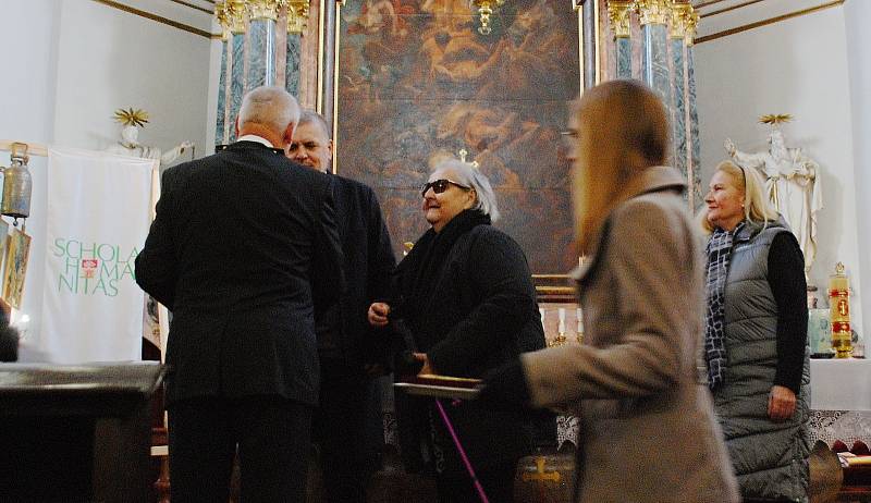 Ceremoniál k výročí 30 let založení Schola Humanitas se konal v litvínovském kostele.