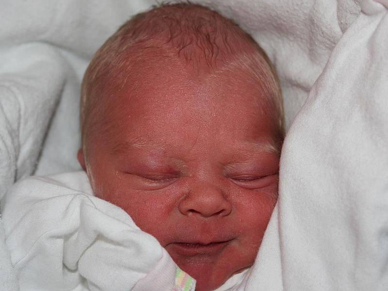Mamince Monice Piatkové se dne 5. září narodil chlapeček Petr Piatek. Po narození vážil 2,5 kilogramu a měřil 48 centimetrů.