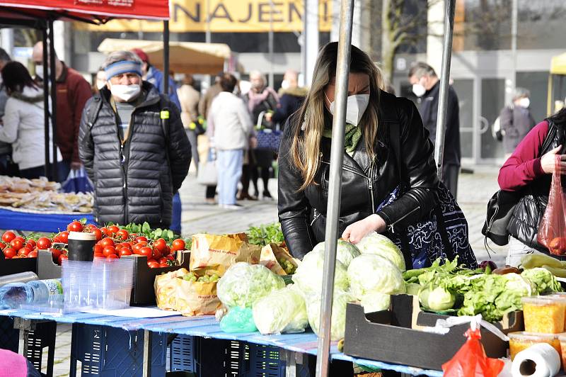 Farmářský trh na 1. náměstí v Mostě v sobotu 24. dubna.