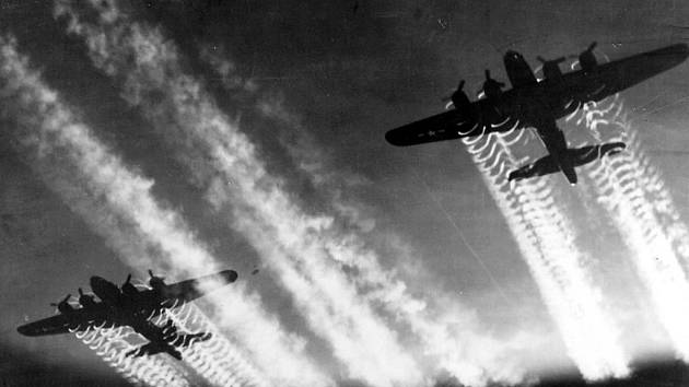 Dne 14. února 1945 bombardovali Američané chemičku v Záluží. Paradoxem je, že někteří letci zranění při akci obdrželi vyznamenání Purpurové srdce. 