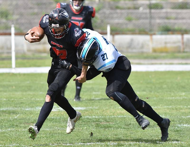 Most Hunters (v černém) versus Jičín Hurricanes.