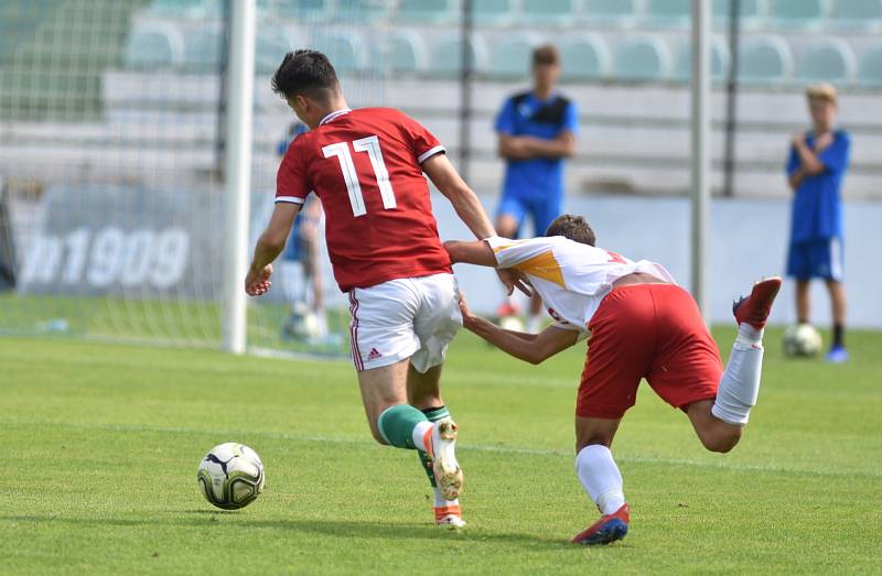 Souboj reprezentací U18 Makedonie a Maďarska na Fotbalovém stadionu Josefa Masopusta v Mostě.