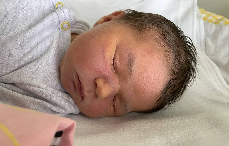 Gabriela Doležalová se narodila 17. září v 19.25 hodin mamince Denise Bohaté z Dubí. Měřila 54 cm a vážila 4,08 kg.
