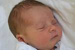 Mamince Andree Popadincové z Mostu se 30. dubna v 10.50 hodin narodil syn Adrian Popadinec. Měřil 51 cm a vážil 3,65 kg.