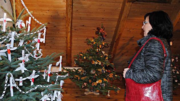 Litvínov se začal chystat na Vánoce. Bude mít nové vánoční osvětlení -  Mostecký deník