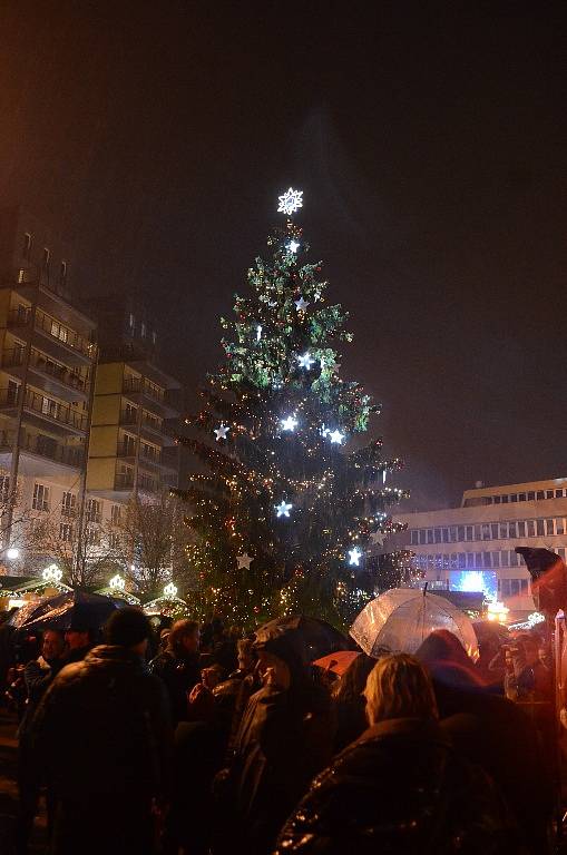 Rozsvěcení vánočního stromu v Mostě.