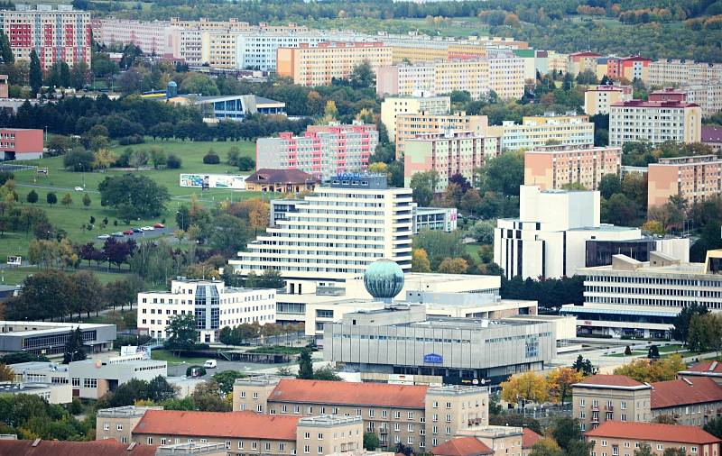 Hotel Cascade v centru Mostu