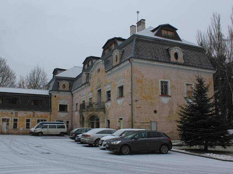 Areál bývalé polikliniky v Litvínově.
