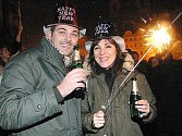 Sekt neodmyslitelně patří k silvestrovským oslavám. Právě kvůli alkoholu už města večerní oslavu pořádat nechtějí.