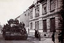 Rudá armáda osvobozuje v květnu 1945 Mostecko. Skutečný klid ale nenastal.