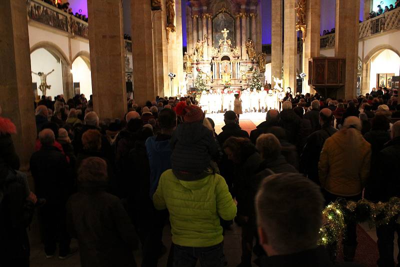 Adventní koncert v přesunutém chrámu Nanebevzetí Panny Marie v Mostě.