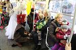 Mikulášská tramvaj v Litvínově přilákala desítky dětí.