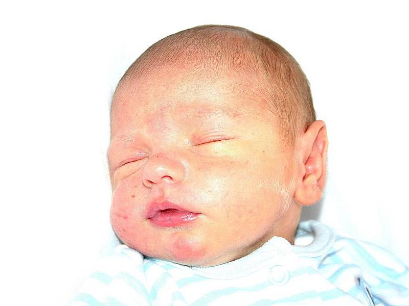Mamince Věře Horákové z Mostu se 15. ledna ve 21.58 hodin narodil syn Daniel Cichý. Měřil 53 centimetrů a vážil 3,44 kilogramu.