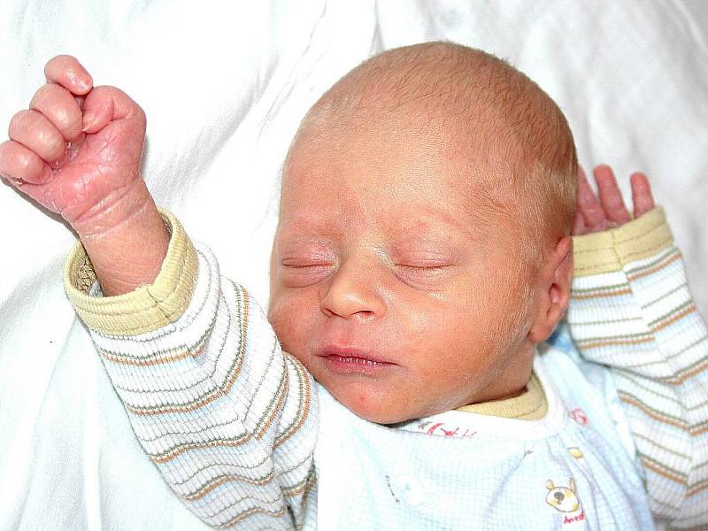 Mamince Monice Jehličkové z Lenešic se v Mostě 16. ledna ve 14.15 hodin narodil syn Jan Jehlička. Měřil 48 centimetrů a vážil 2,36 kilogramu.